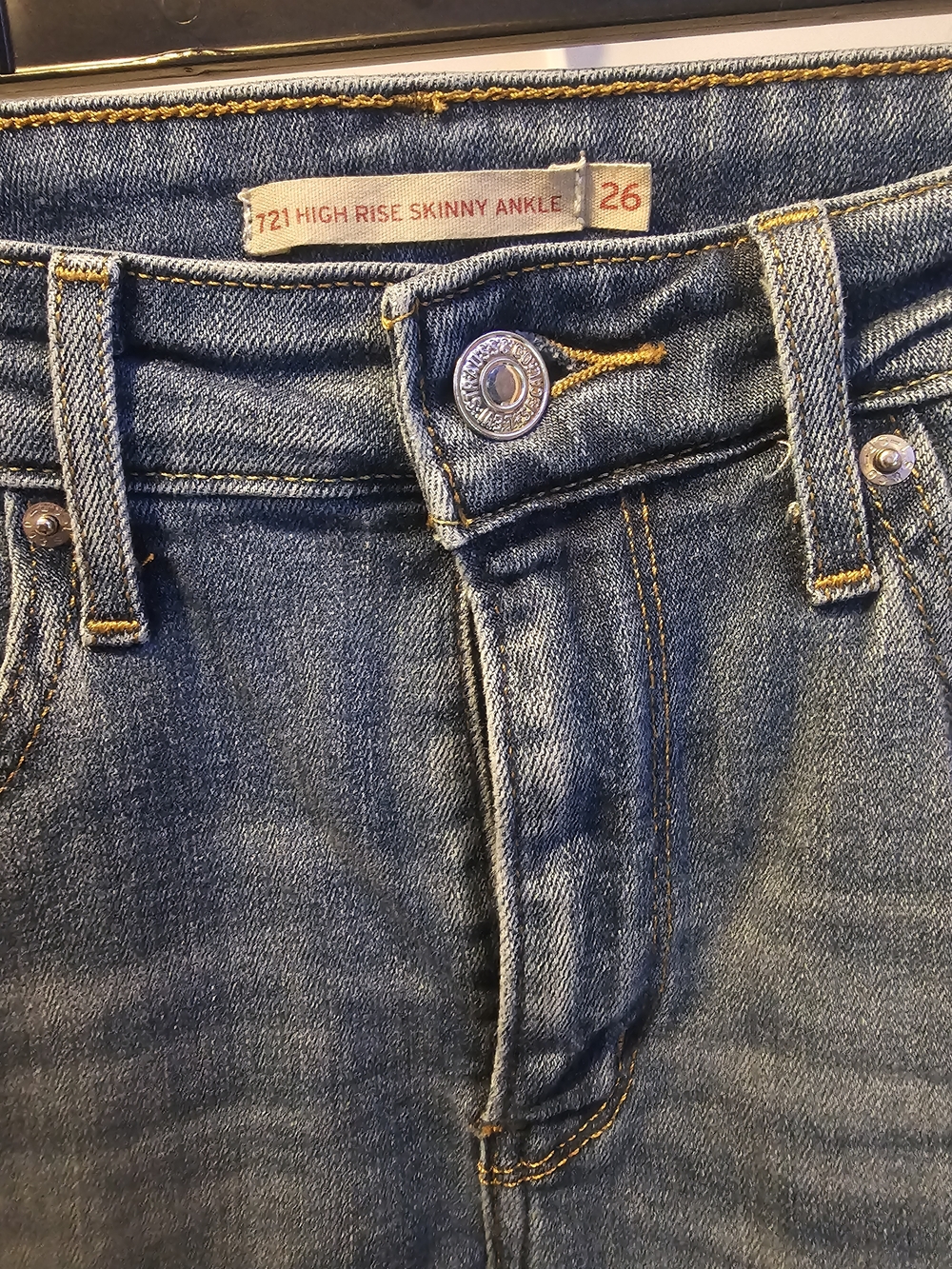 Levi’s 721 High Rise Skinny Jeans Womens Size 26 Medium Wash Raw Hem Ankle - Picture 3 of 3